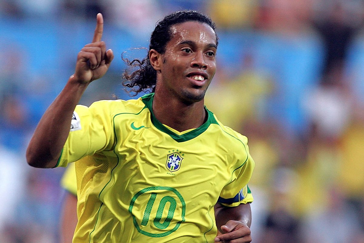 Brazil 2004 T90 - Ronaldinho 10